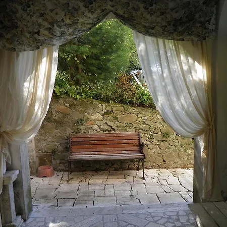Domus Cleofe Bed & Breakfast *